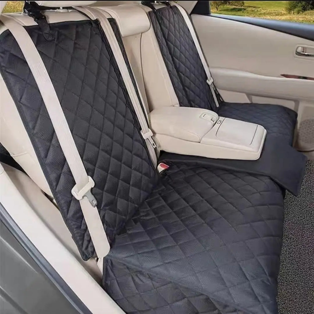 La funda impermeable de felpa para asiento de coche de perro con acceso al reposabrazos