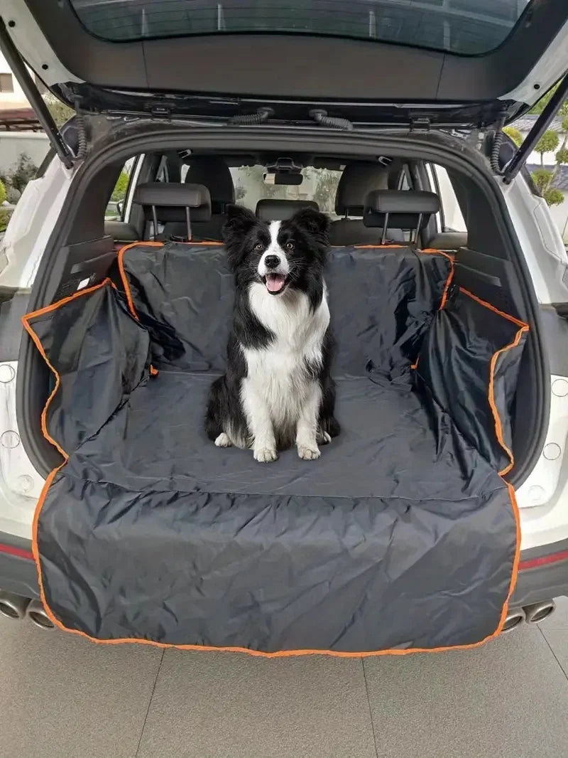La Alfombrilla Antideslizante de Pelo para Maletero de Mascotas para SUV y Coches