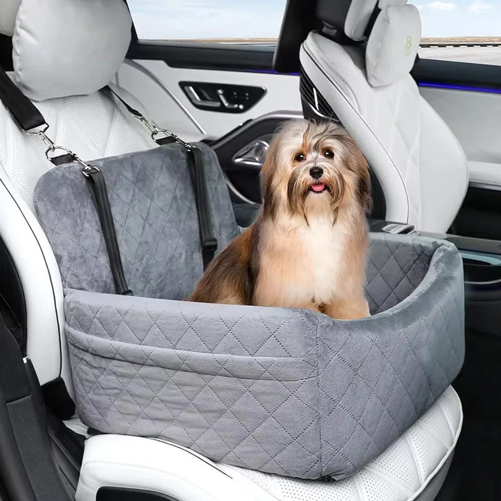 La cama de viaje lavable de piel para mascotas para el coche