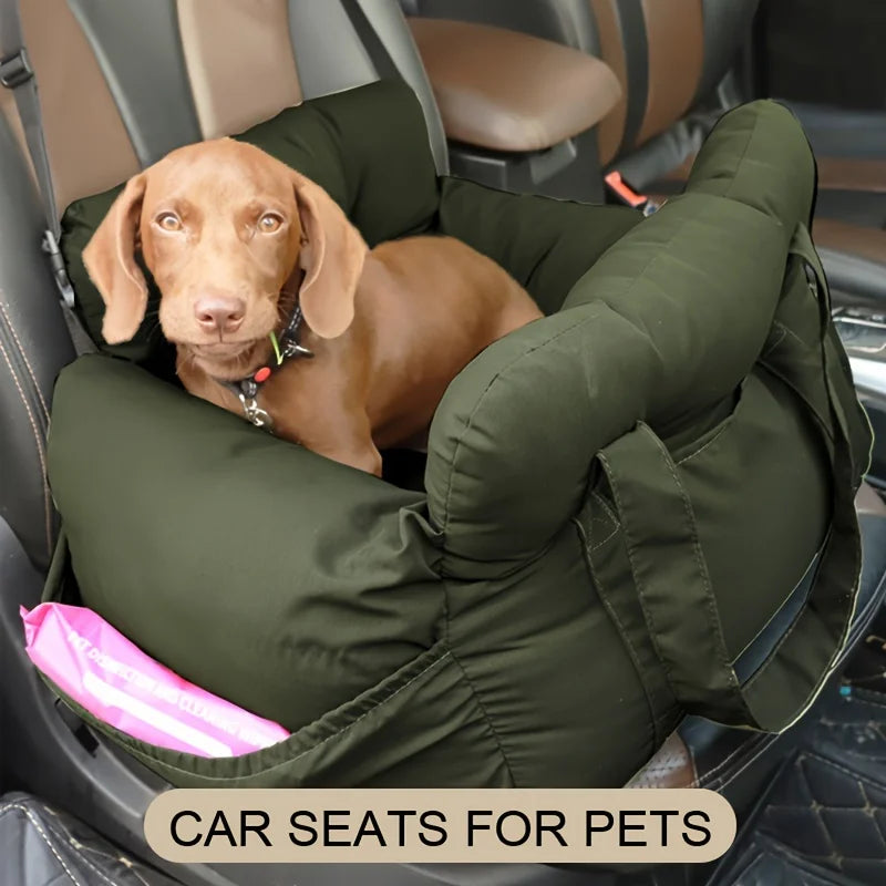 La cama de asiento para perros pequeños The Fur Secure con cinturón de seguridad