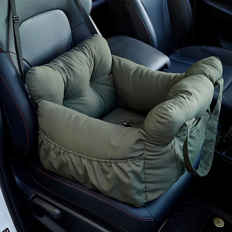La cama de asiento para perros pequeños The Fur Secure con cinturón de seguridad