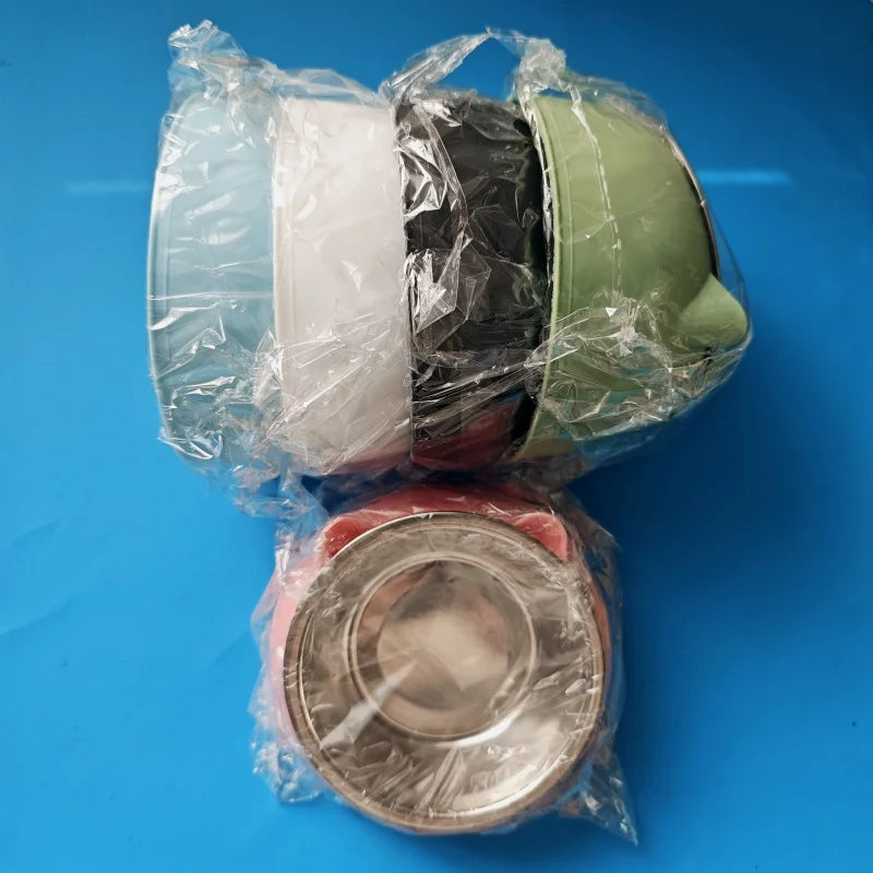 El cuenco Fur Tilted de acero inoxidable para gatos y cachorros
